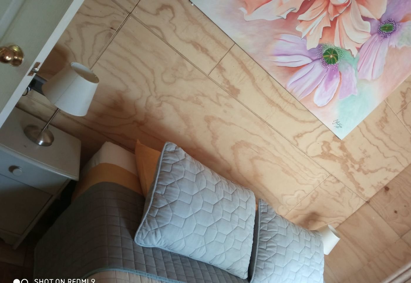 Sofá cama con cojines
